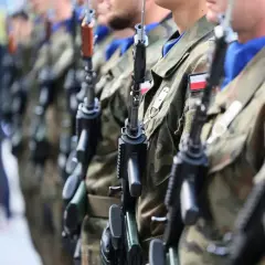 Praca po studiach wojskowych WAT: pewna kariera w wojsku i więcej