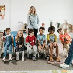 Ile zarabia przedszkolanka po studiach? Zaskakujące fakty o wynagrodzeniach