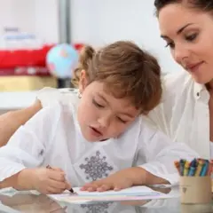 Nauczyciel wspomagający po jakich studiach? Sprawdź wymagania edukacyjne