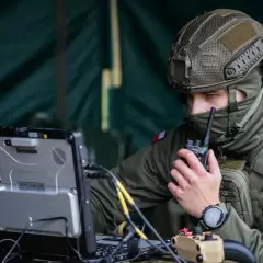 Ile lat trzeba służyć w wojsku po studiach wojskowych? Sprawdź to!