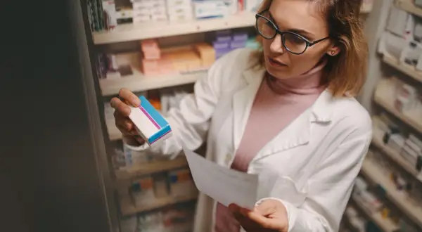 Farmacja praca po studiach: najlepsze możliwości kariery i wynagrodzenia
