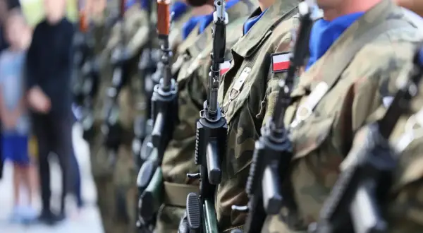 Praca po studiach wojskowych WAT: pewna kariera w wojsku i więcej