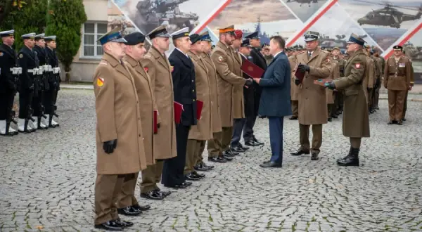 Jakie stopnie po studiach wojskowych? Co musisz wiedzieć o awansach