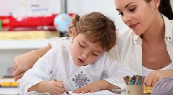 Nauczyciel wspomagający po jakich studiach? Sprawdź wymagania edukacyjne
