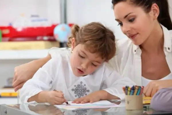 Nauczyciel wspomagający po jakich studiach? Sprawdź wymagania edukacyjne